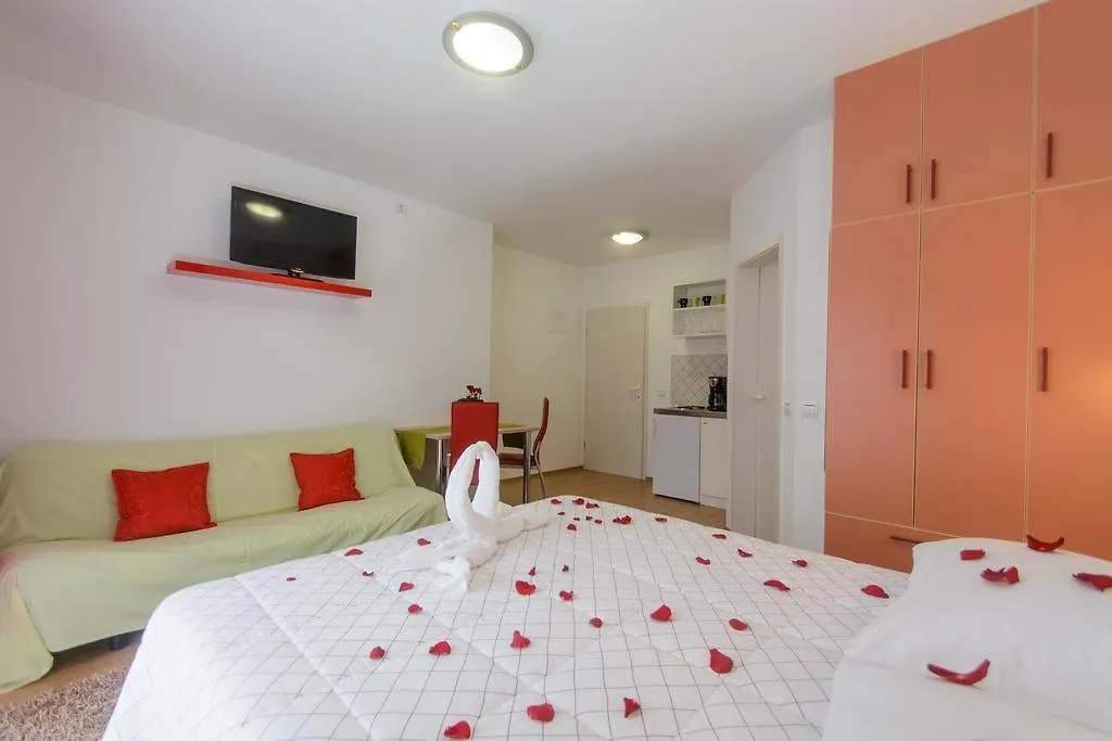 Apartments Mijo Trogir 0*,  Croatia